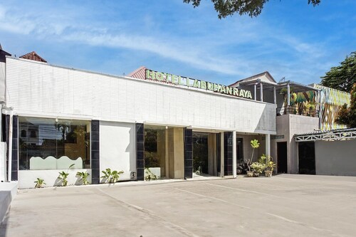 Luxury Twin Comfort Stay W/ Free Parking and Pool