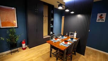 Appartamento, balcone, vista città | Ristoranti