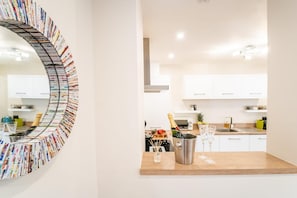 Private kitchen - Stylish Great Yarmouth Seaside Flat (Great Yarmouth)