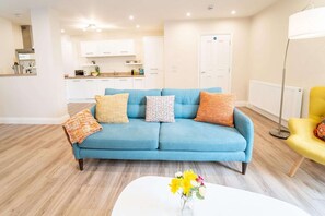 Living area - Stylish Great Yarmouth Seaside Flat (Great Yarmouth)