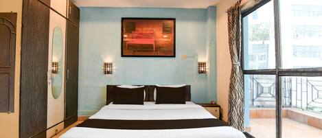 1 bedroom, desk, bed sheets