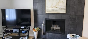 Eagle Nest/Fireplace/Peaceful/Sleeps 12