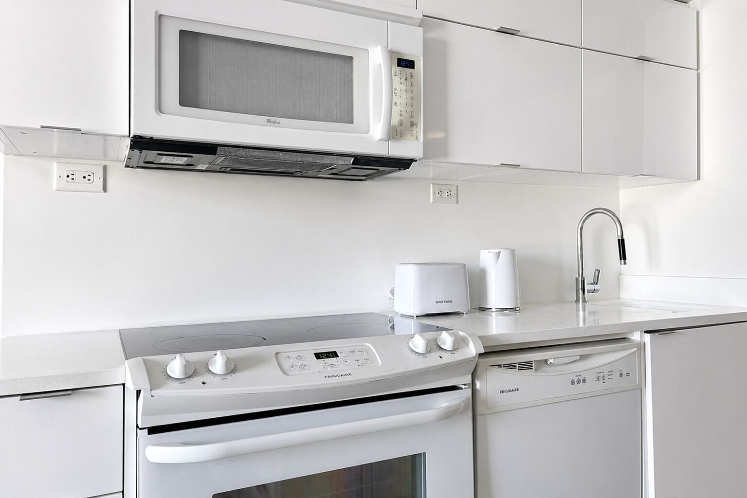 Comfort Studio | Private kitchen | Fridge, microwave, oven, stovetop