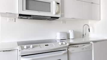 Comfort Studio | Private kitchen | Fridge, microwave, oven, stovetop
