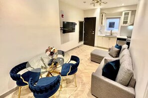 Economy Room | Interior - Downtown Toronto Hotel and Suites (Toronto)