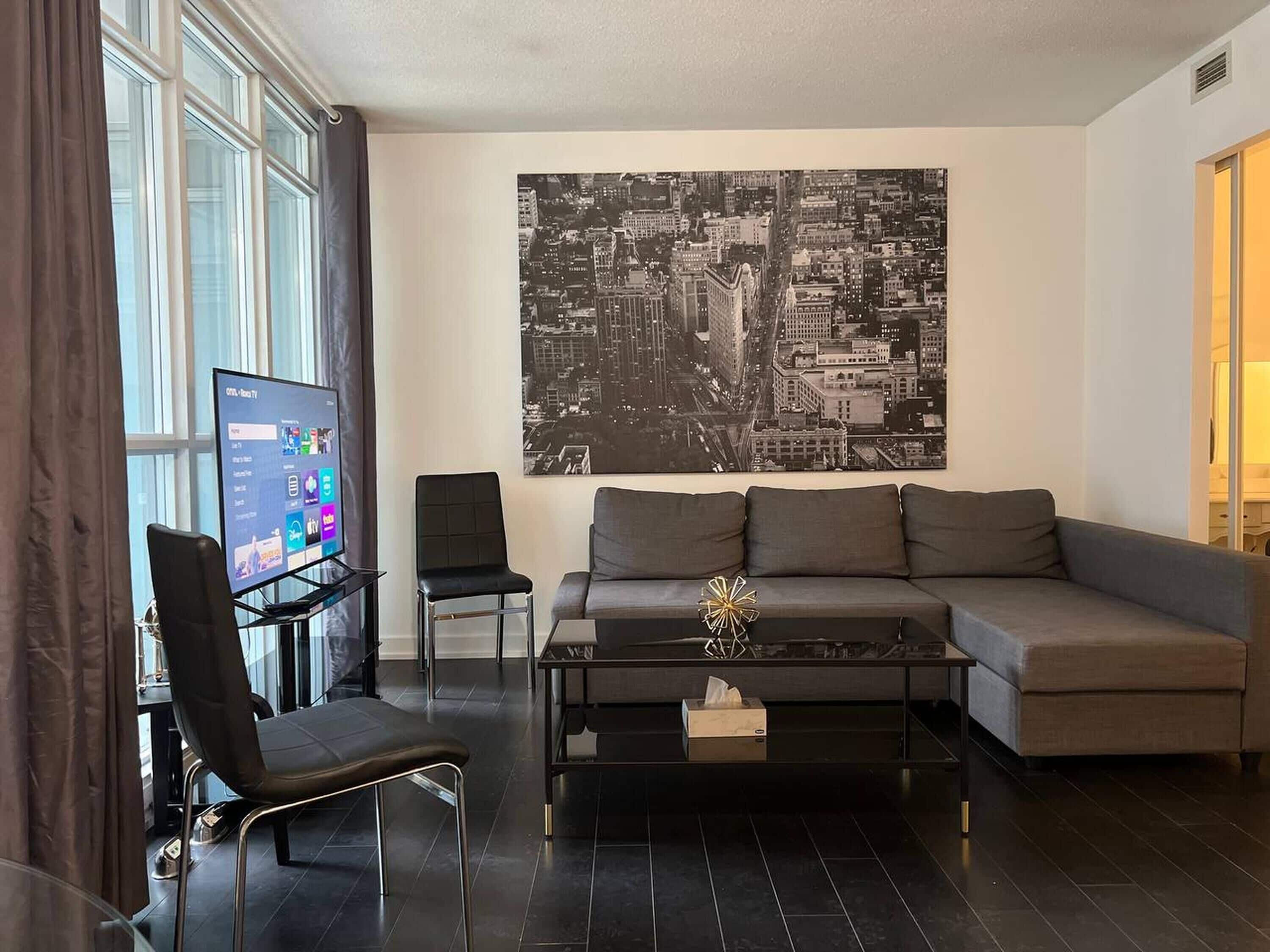 Deluxe Suite, Multiple Beds | Living area