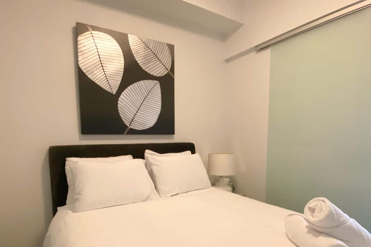 Classic Suite, 1 Queen Bed, Non Smoking, City View