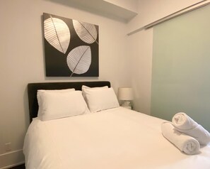 Classic Suite, 1 Queen Bed, Non Smoking, City View - Downtown Toronto Hotel and Suites (Toronto)