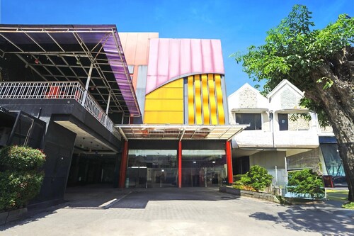 Stylish DBL Suite Escape W/ Free WiFi and Parking