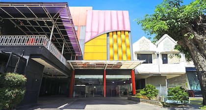 Stylish DBL Suite Escape W/ Free WiFi and Parking