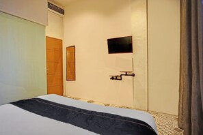 1 bedroom, desk, free WiFi, bed sheets