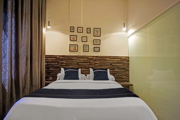 1 bedroom, desk, free WiFi, bed sheets