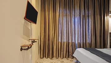 1 bedroom, desk, free WiFi, bed sheets