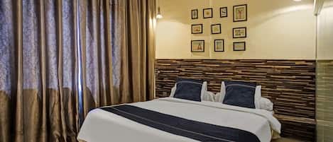 1 bedroom, desk, free WiFi, bed sheets
