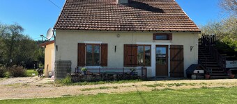 Le vieux noyer, In the countryside Close to all the lakes in Morvan Park,