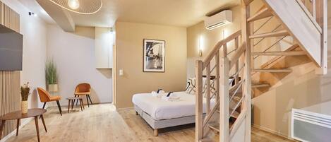 Iron/ironing board, internet, bed sheets