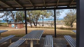 Outdoor dining - Lakeside Retreat w/ Swim Spa (operational) (Hamilton)