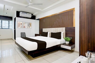 Super Hotel O Nana Chiloda Near Airport