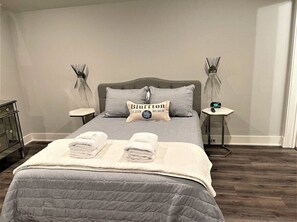 1 bedroom, desk, iron/ironing board, free WiFi - 1 Bedroom Apartment in Olde Town Bluffton, SC. (Bluffton)