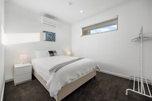 2 chambres, fer et planche à repasser, Wi-Fi gratuit, draps fournis