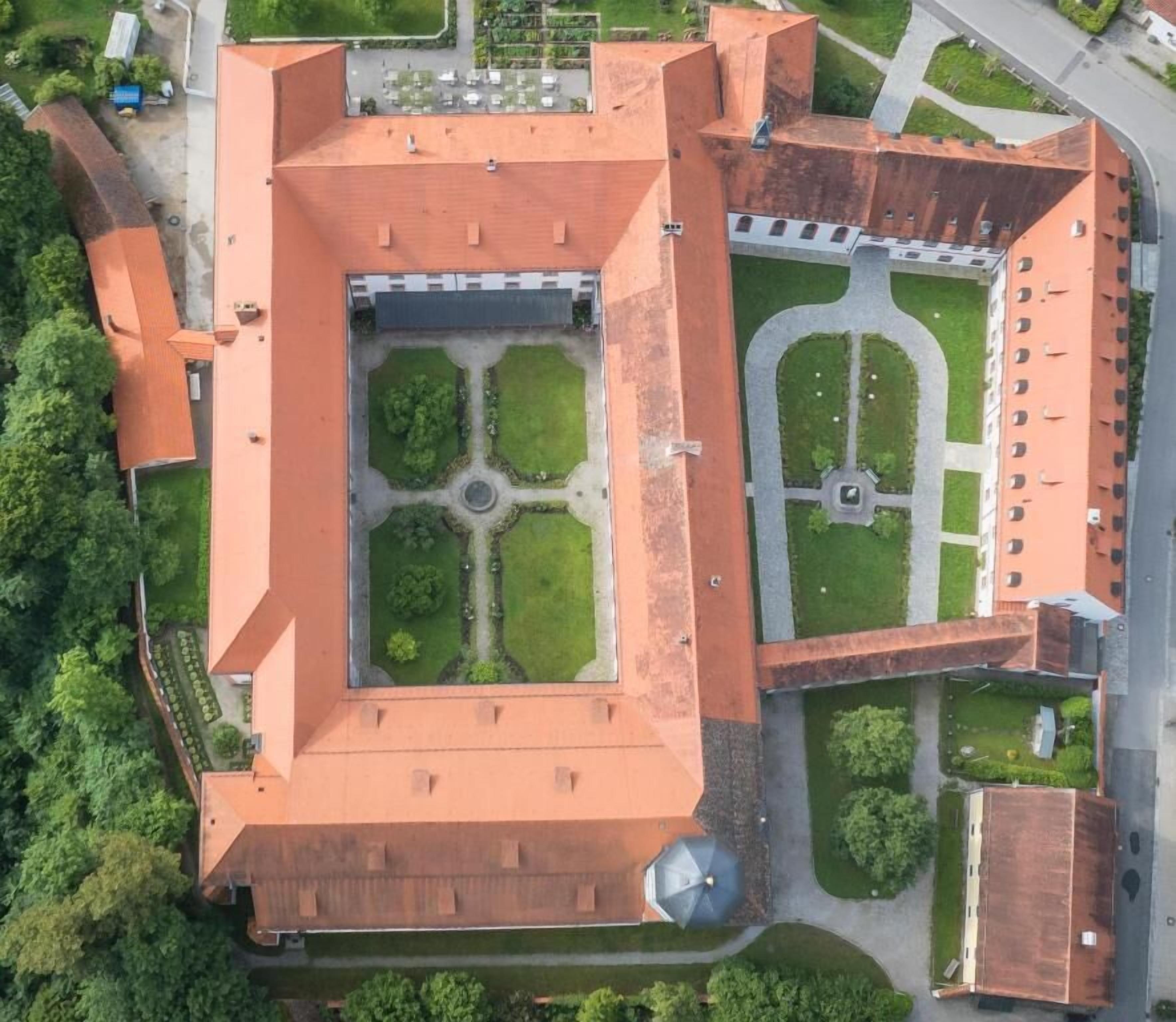 المنشأة من الخارج