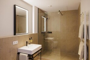 Quarto casal, vista para o pátio | Banheiro