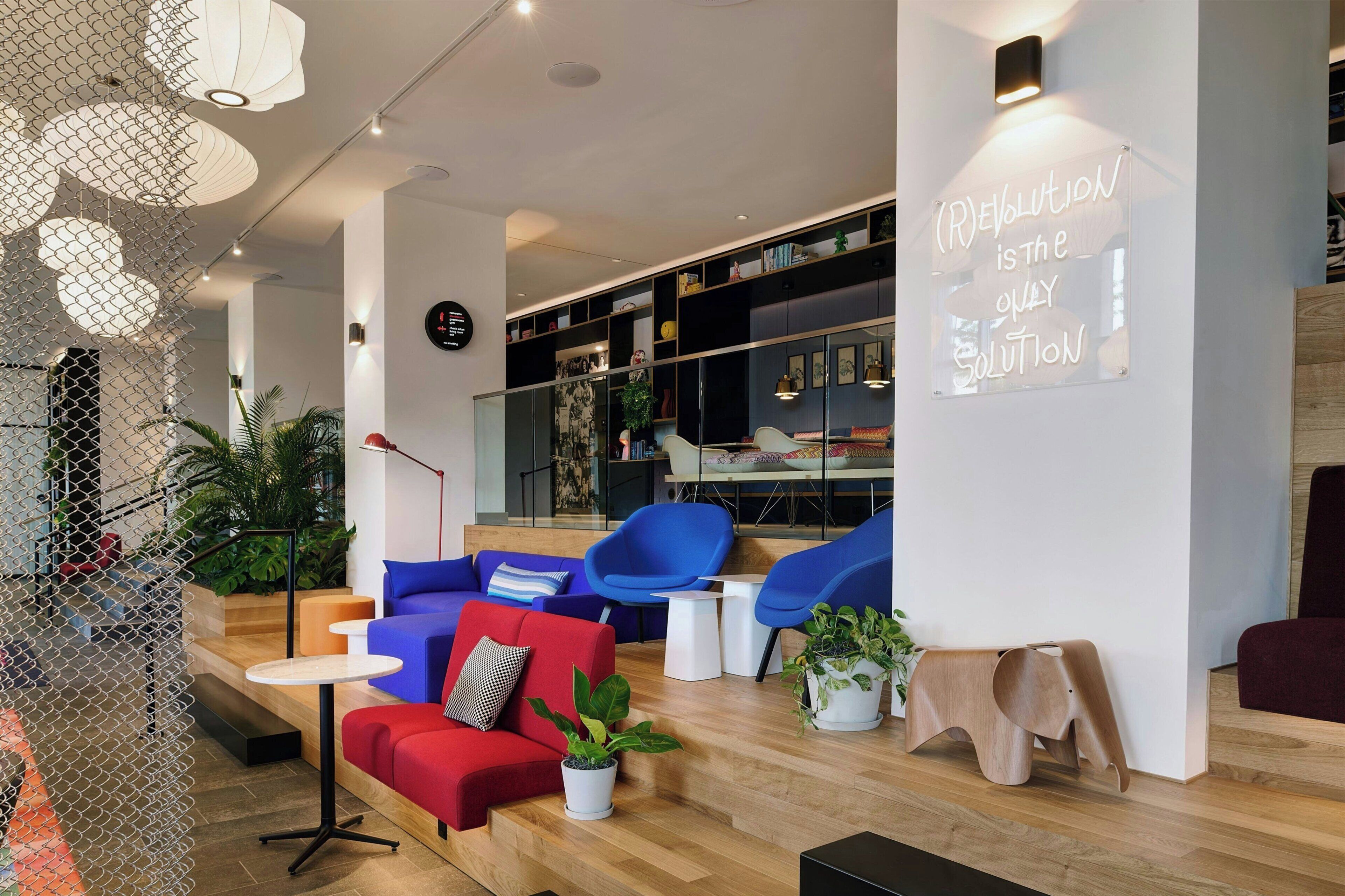 Lobby lounge
