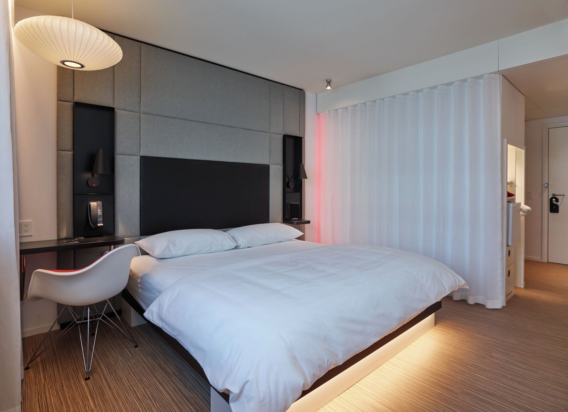 Room, 1 King Bed | In-room safe, blackout drapes, soundproofing, free WiFi