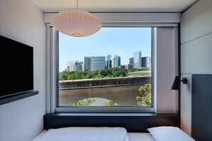 客房, 1 张特大床, 河景 | 客房景观