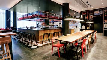 Aperto a colazione, pranzo e cena