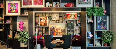 Lobby lounge