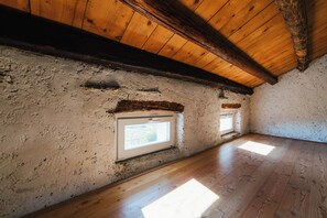 Interior - The Garden (Osigo)