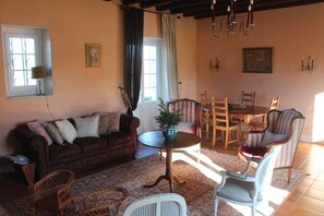 Smart TV, offices - House with River Views in Sainte-Mondane (Sainte-Mondane)