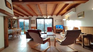 TV connectée, lecteur de DVD, espaces bureaux