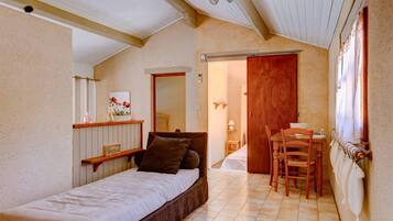 2 bedrooms, iron/ironing board, travel crib, WiFi (free)