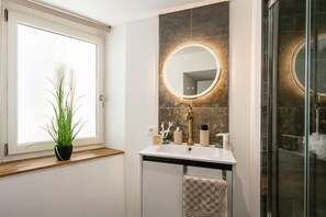Shower - Apartment in Martel City Center (MARTEL)