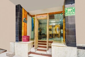 House | Reception - Deluxepaharganj Near Railway Station (New Delhi)