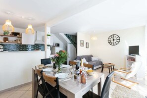 Dining - Bastide Village Retreat in Montfaucon (MONTFAUCON)