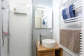 Shower - Bastide Village Retreat in Montfaucon (MONTFAUCON)
