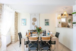 Dining - Bastide Village Retreat in Montfaucon (MONTFAUCON)