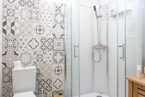 Shower - Bastide Village Retreat in Montfaucon (MONTFAUCON)