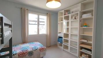 3 bedrooms, desk, travel crib, free WiFi