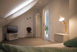 2 bedrooms, desk, iron/ironing board, travel cot - Vacation apartment Geestland "buten un binnen" North Sea (Geestland)