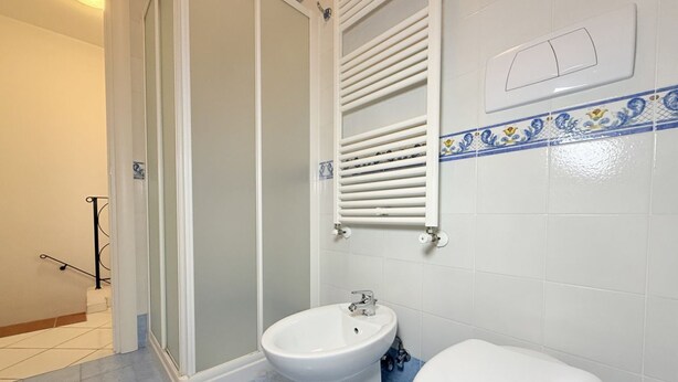 A bathroom with a bidet, toilet, and a towel rack. - P086 - Porto Recanati, villa with garden and terrace (Porto Recanati)