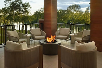 Element by Marriott Bainbridge Riverfront