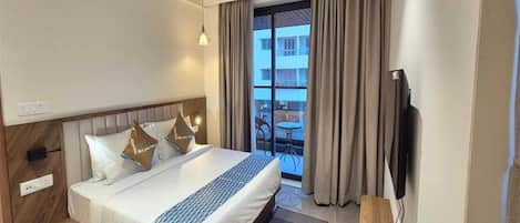 1 bedroom, desk, bed sheets
