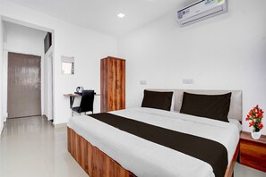 Room - Super Collection O Laxmi Chowk Hinjewadi (Pune)