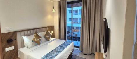 1 bedroom, desk, bed sheets