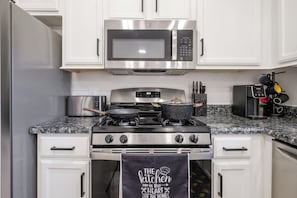 Microwave, oven, stovetop, dishwasher - Cozy 3BR 2.5BA Tempe Retreat with Private Patio_Master Suite Balcony Near ASU (Tempe)
