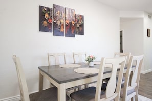 Dining - Cozy 3BR 2.5BA Tempe Retreat with Private Patio_Master Suite Balcony Near ASU (Tempe)